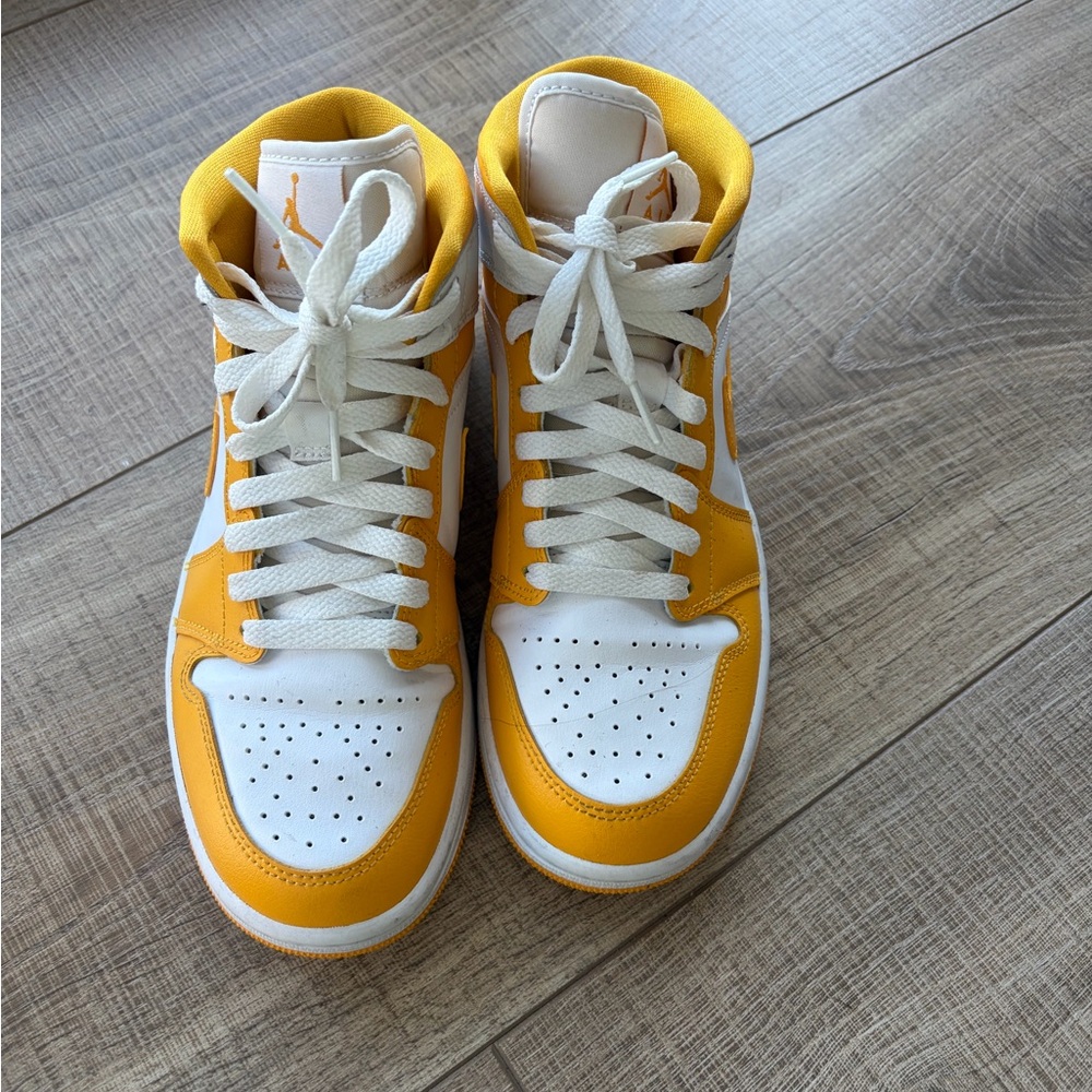 Nike Air Jordan Retro 1 Mid White University Gold BQ6472 117 Women's Size 7